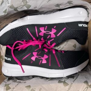 ɴᴇᴡ* Under Armour Women's Dash RN 2, Size: 6.5